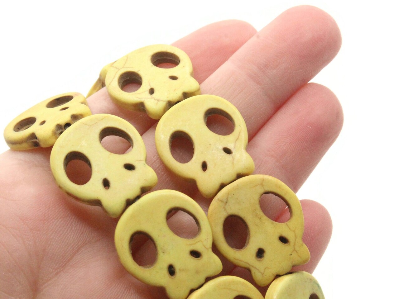 18 21mm Yellow Dyed Synthetic Turquoise Flat Skull Stone Beads
